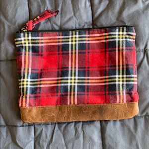 🟣 Leather trimmed bag.